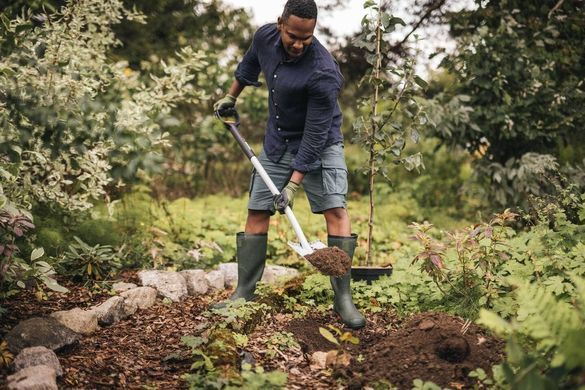 Лопата штикова телескопічна Fiskars Xact (1066732)