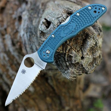 Нож Spyderco Delica4 Lightweight FRN Serrated Blue