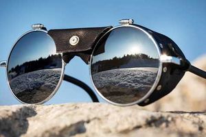 Сонцезахисні окуляри для активних видів спорту та подорожей